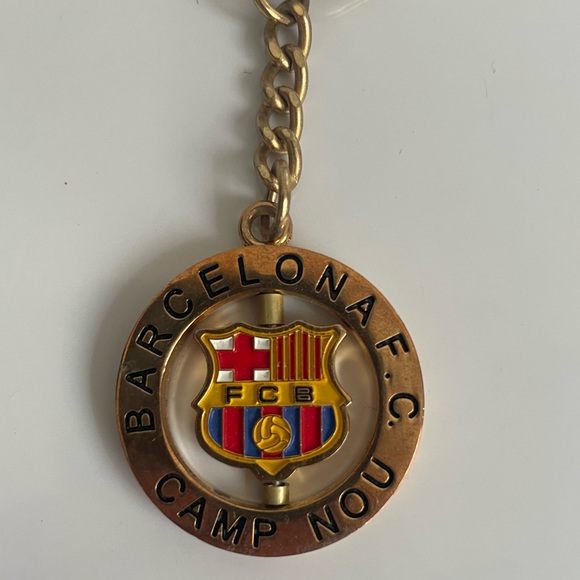 FC Barcelona Crest Spinner Camp Nou  Key Ring / Keychain Barça - Picture 5 of 6